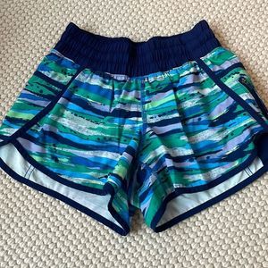 *like new* Lululemon Tracker Low-Rise Lined Short 4"